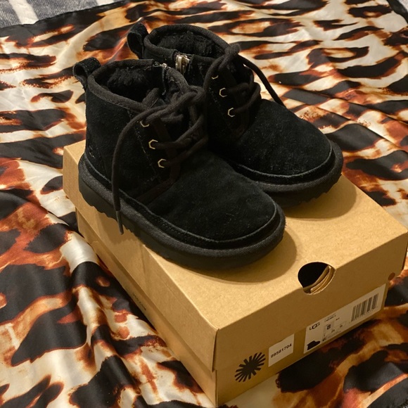 Toddler UGG Boot Suede w/faux fur lining. Black size 8c - Picture 1 of 5